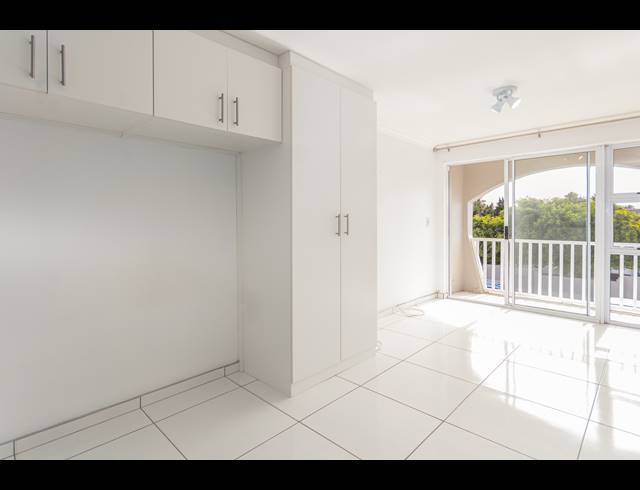 0.5 BEDROOM SECTIONAL TITLE SOLD IN BLOUBERG SANDS
